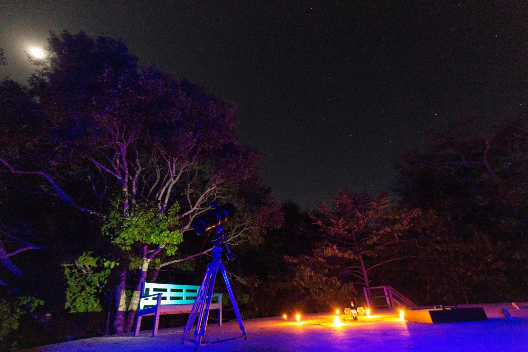 Floresta Encantada Telescopio,Fogueira, Riacho Chapada dos Guimarães Exterior foto
